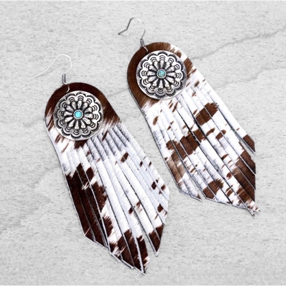 1 LEFT! Handmade Genuine Leather Fur Tassel Conch Dangle Earrings - Picture 2 of 5